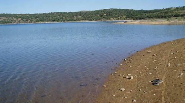 Piragua en el Embalse de Riosequillo