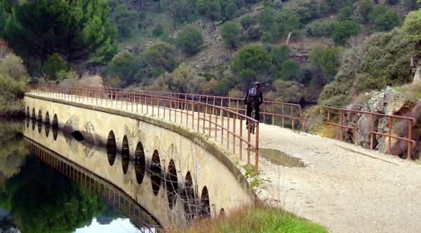 Puente del embalse de picadas