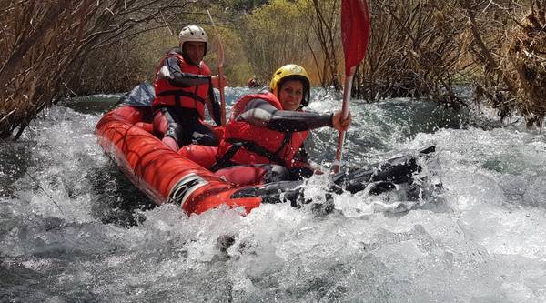 descenso de rio en kayak en el alto tajo, cerca de Madrid