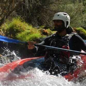 Descenso de ríos en kayak cerca de Madrid