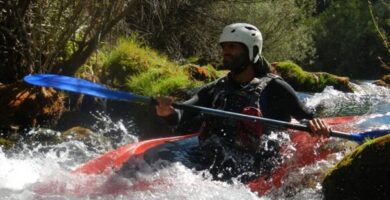 Descenso de ríos en kayak cerca de Madrid